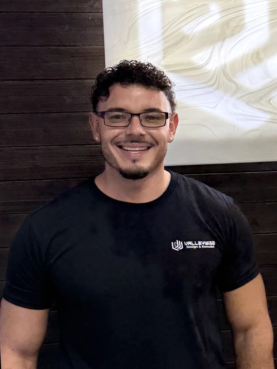 Lucas Veríssimo in front of the Valleywise sign